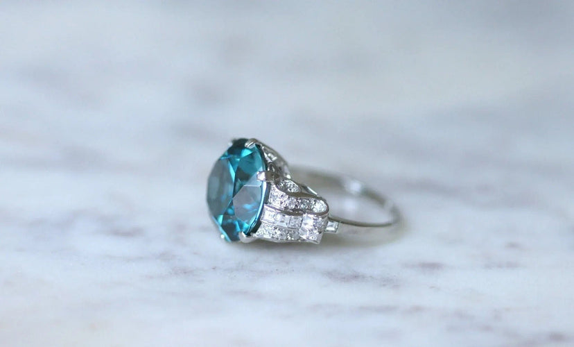 Bague Cocktail Zircon bleu et diamants sur platine