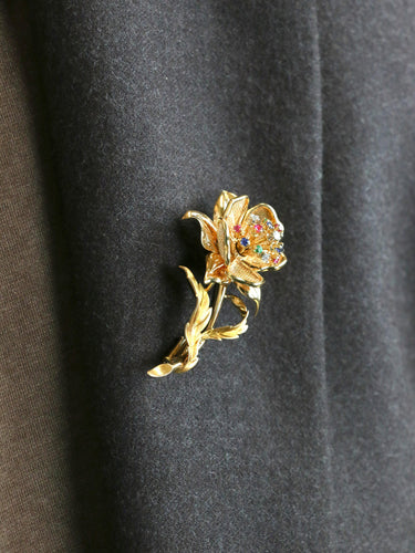 Broche Broche vintage fleur diamants rubis émeraudes saphirs 58 Facettes 1126.6