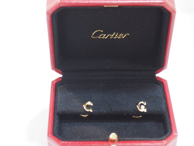 Boucles d'oreilles Boucles d'oreilles Puces Cartier C en or jaune et diamants 58 Facettes 33295