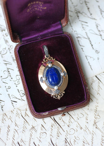 Pendentif Médaillon Ancien Scarabée Lapis Lazuli Diamants et Perles 58 Facettes