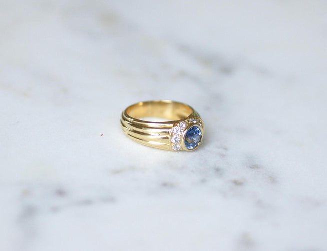 Bague 53 Bague jonc godronnée saphir de Ceylan et diamants en or jaune 18k 58 Facettes