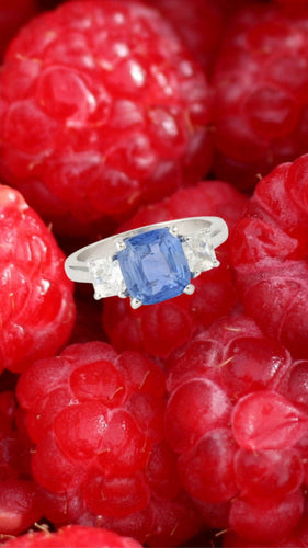 Bague 52 Bague Saphir Coussin Non Chauffé 3.02 Carats Diamants Or Gris 18 Carats (Certificat) 58 Facettes BSA102