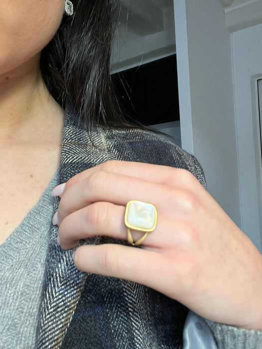 Bague Anneau carré or jaune nacre 58 Facettes