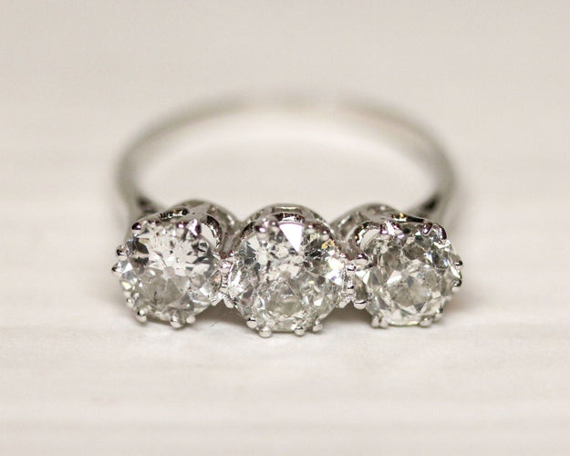 Bague 54 Bague Trilogie Diamants, Or et Platine 58 Facettes A11657