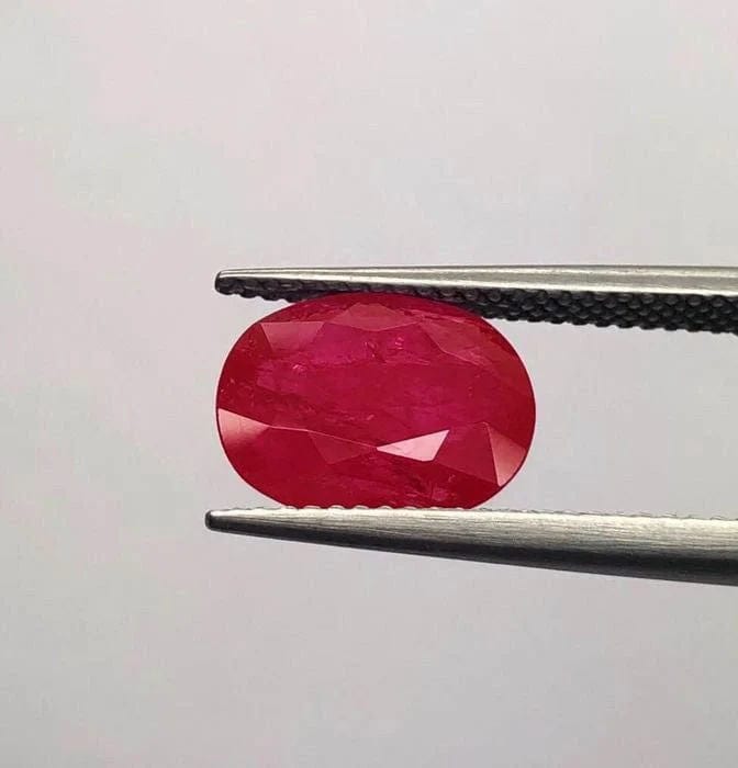 Gemstone Rubis chauffé non traité 3.03cts certificat IGI 58 Facettes 497