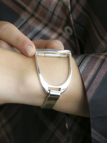 Bracelet Bracelet vintage étrier en argent 58 Facettes 1181.2