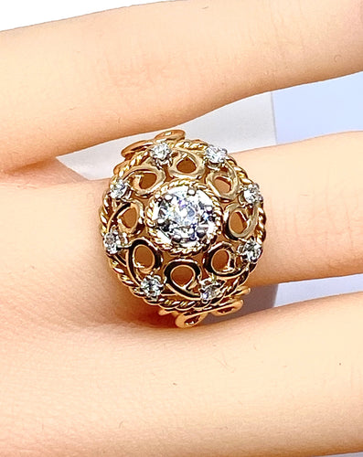 Bague 52 Bague en or jaune 18 carats , diamant 0,70 carat entouré de 8 diamants 58 Facettes AB493