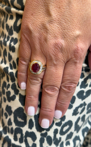 Bague 53 Bague en or jaune 18 carats rubis ovale et diamants baguettes 58 Facettes