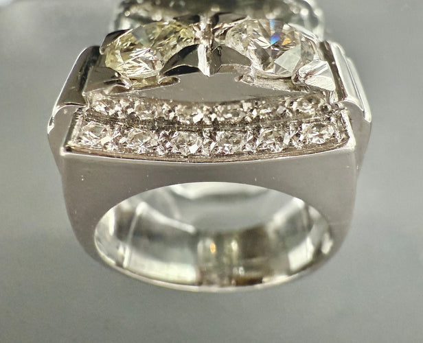 Bague 51 Bague or blanc, deux diamants 0.57 et 0.58 carat 58 Facettes