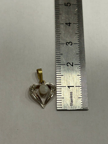 Pendentif Pendentif coeur 2 ors diamants et perle 58 Facettes LP425