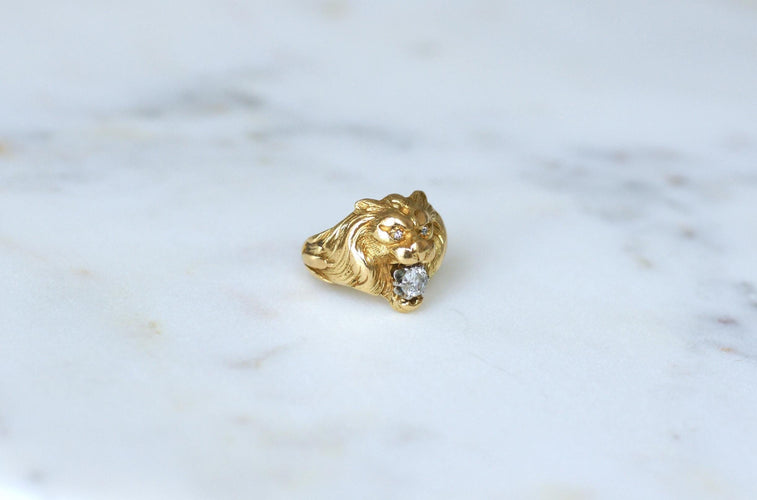 Bague 48 Bague Chevalière Ancienne Lion Diamants Or jaune 58 Facettes