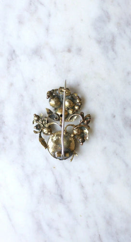 Broche Broche ancienne operculum, grenat, et porcelaine 58 Facettes