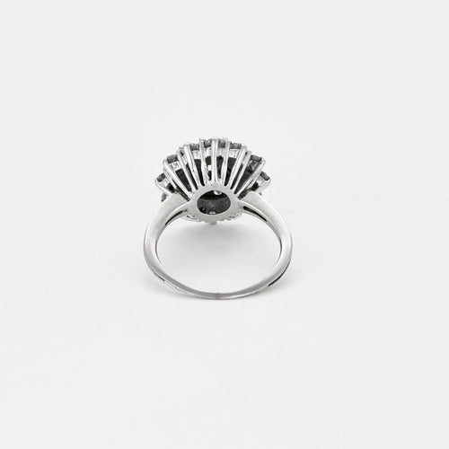 Bague 53,5 Bague fleur or blanc et diamants 58 Facettes ROM11863