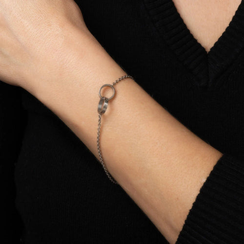 Bracelet Bracelet Cartier Entrelacs Love COA Estate en or blanc 18 carats doublement signé 58 Facettes G13653