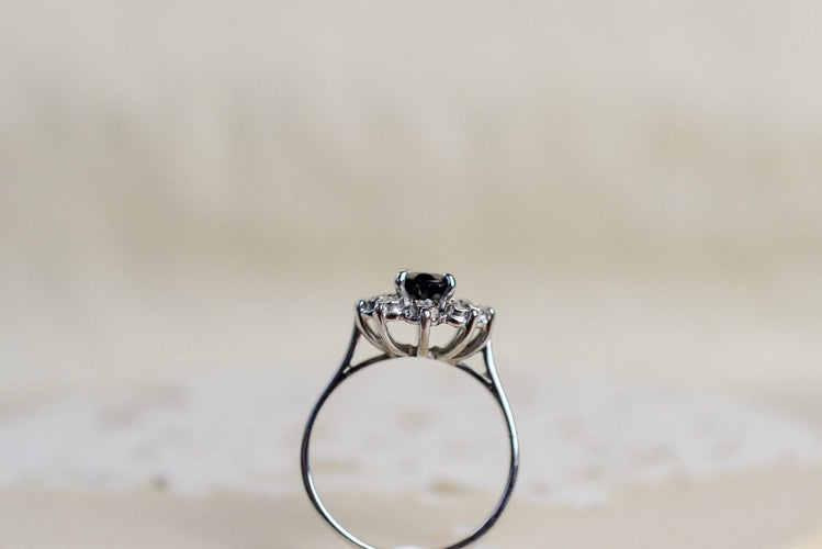 Bague 49 Bague Marguerite Or blanc Saphir 58 Facettes 3662