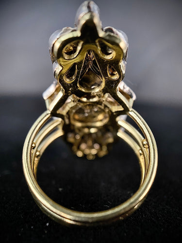 Bague 56 Bague d'époque XIXème siècle sertie d'un saphir, roses de diamants et diamant taillé en triangle 58 Facettes