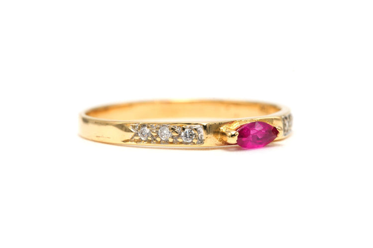 Bague 56 Bague contemporaine or jaune, rubis et diamants taille brillant 58 Facettes 22752