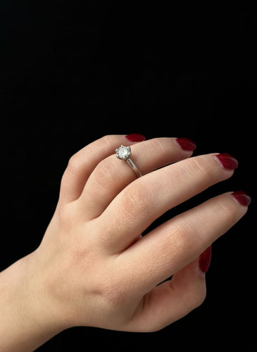 Bague Solitaire en or blanc avec diamant de 0,80 ct 58 Facettes