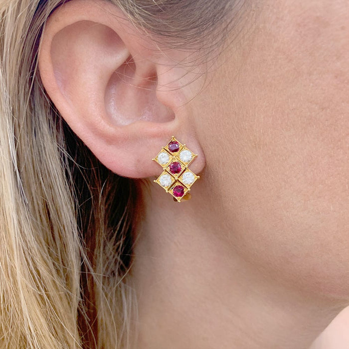 Boucles d'oreilles Boucles d'oreilles Chaumet, or jaune, rubis, diamants. 58 Facettes 34116