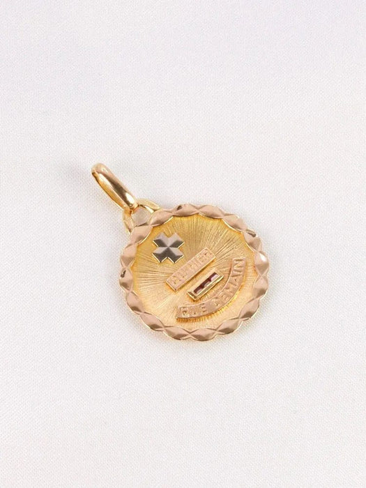 Pendentif AUGIS - Médaille amour ronde Plus qu'hier moins que demain or jaune rubis motif ovale 58 Facettes J519