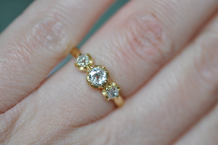 Bague 51 Antique yellow gold old mine diamond ring 58 Facettes