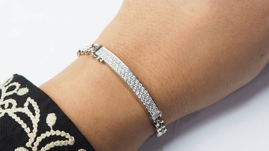 Bracelet Bracelet souple en or blanc pavé de diamants 58 Facettes 32978