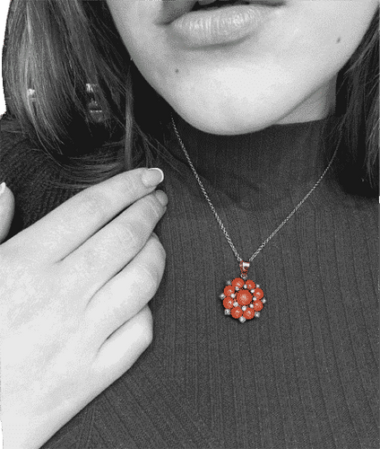 Pendentif Pendentif en corail étoilé et diamant 58 Facettes