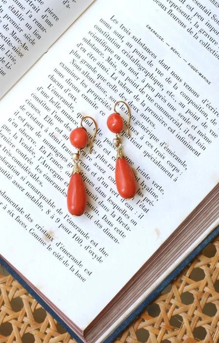 Boucles d'oreille anciennes or jaune, corail