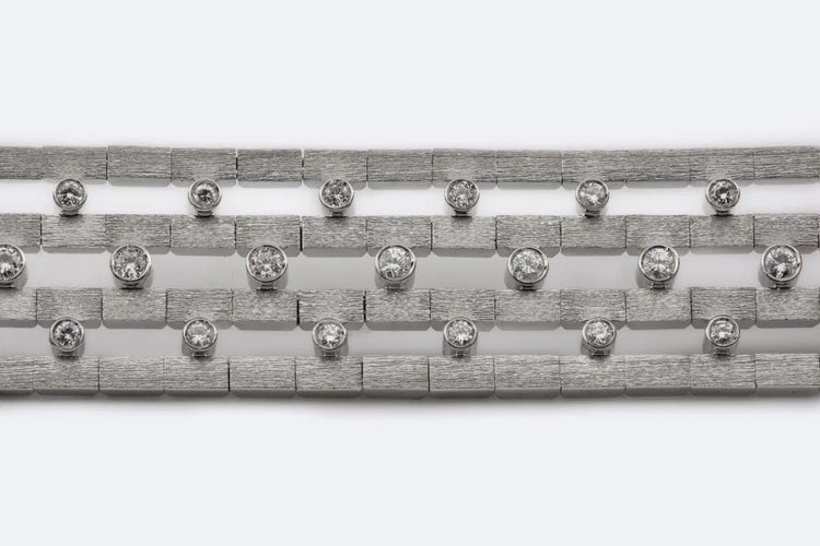 Bracelet Oro Bianco Bracelet en or blanc satiné avec diamants 58 Facettes brc31