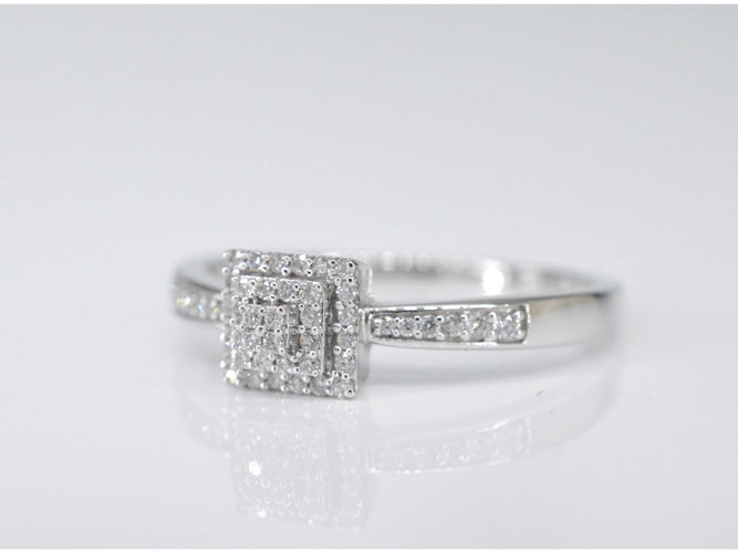 Bague 54 Bague entourage en or blanc avec diamants 58 Facettes 2007