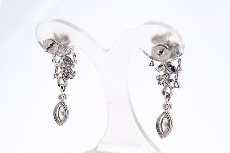 Boucles d'oreilles Boucles d’oreilles pendantes or blanc et diamants 58 Facettes