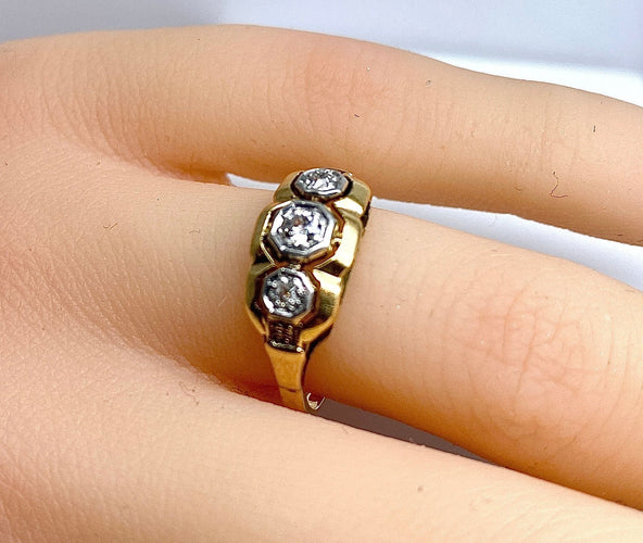 Bague 51 Bague en or jaune 18 carats ornée de 3 diamants 58 Facettes AB545