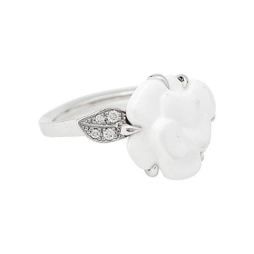 Ring 51 Chanel ring, “Camélia”, white gold, white agate and diamonds. 58 Facettes 33707