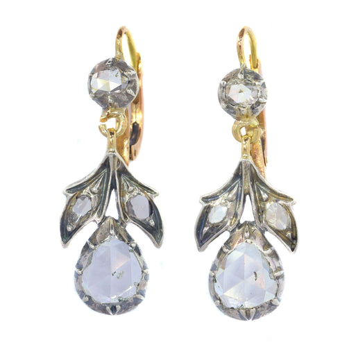 Boucles d'oreilles Grâce victorienne : boucles d'oreilles pendantes en diamant d'une élégance intemporelle 58 Facettes 21344-0155