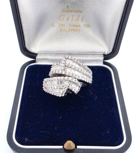 Bague 54 Bague en or blanc massif sertie de diamants brillants et baguettes 58 Facettes