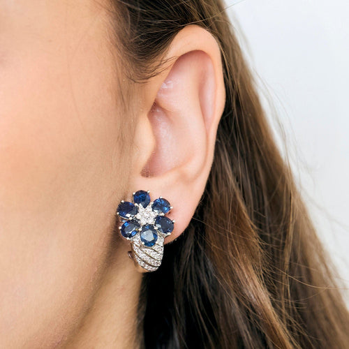 Boucles d'oreilles Boucles d'oreilles fleurs en or blanc, diamants et saphirs 58 Facettes 240725