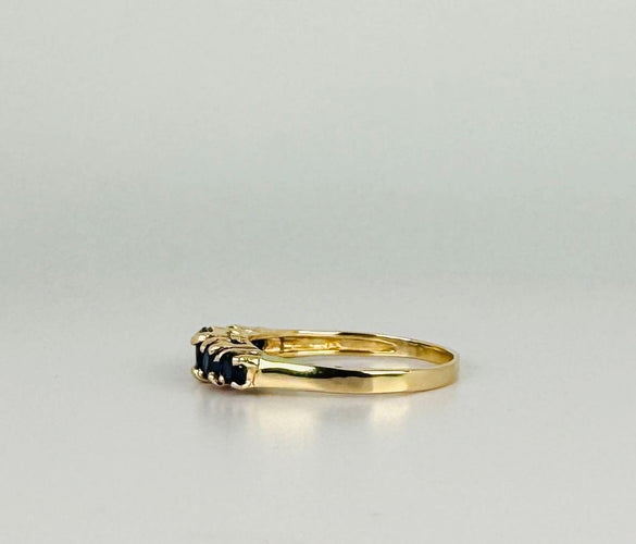 Bague 54 Bague en or jaune avec cinq saphirs bleu foncé taille ronde 58 Facettes 2407003