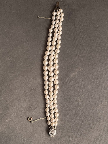 Bracelet Bracelet Art Déco 3 rangs de perles de culture monture en or 18k et diamants 16,5 cm 58 Facettes