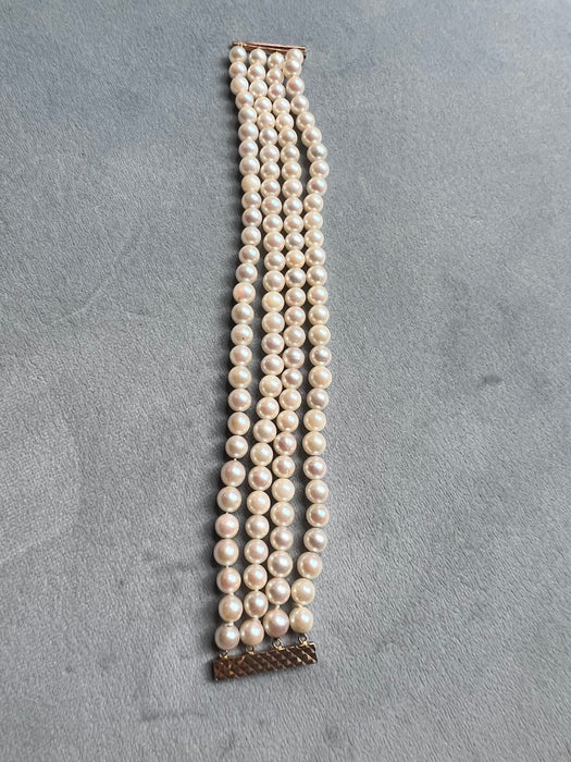 Bracelet perles de culture Akoya quatre rangs fermoir Or