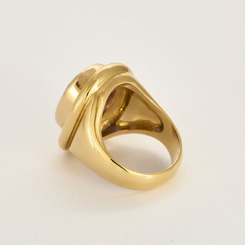 Bague 63 Importante Bague type chevalière en or jaune et améthyste 58 Facettes CHAL0852