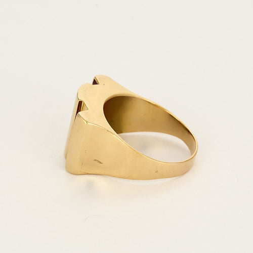 Bague Tank en or jaune et rubis de synthèse calibrés