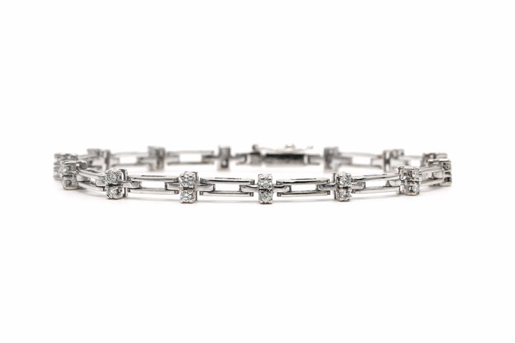 Bracelet Bracelet contemporain serti de diamants taille brillant en or blanc 18 carats 58 Facettes B777