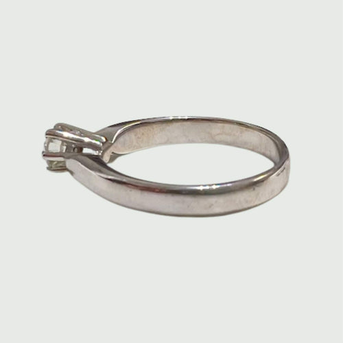 Bague SORTIJA SOLITARIO DISEÑO CONTEMPORÁNEO de ORO 18 kts con DIAMANTES 58 Facettes Q777A