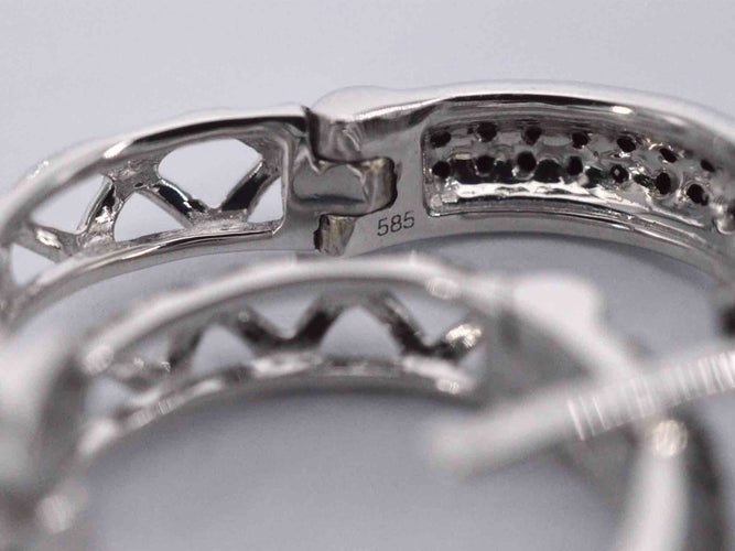 Boucles d'oreilles Boucles d'oreilles en or blanc avec diamants noirs 58 Facettes 2227