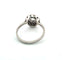 Bague 58 Bague en platine avec diamant central et diamants environnants 58 Facettes