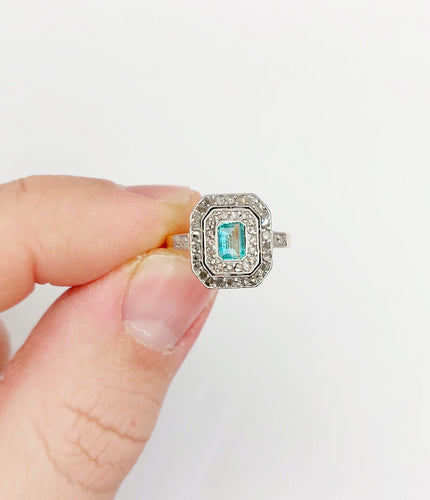 Bague 50 Bague art déco en or 18k et platine, émeraude et diamants taille roses 58 Facettes A03121