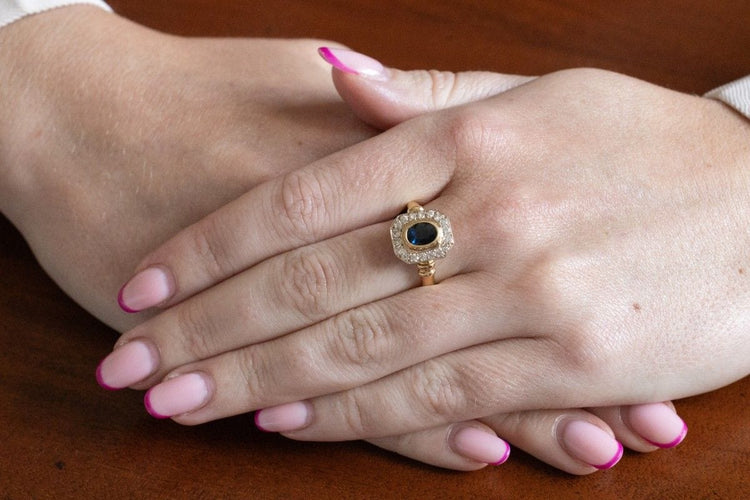 Bague 59 Bague géométrique en or ornée de saphirs et de diamants. 58 Facettes 11260