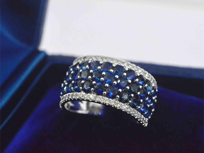 Bague 54 Bague en or blanc avec saphirs et diamants 58 Facettes 2355