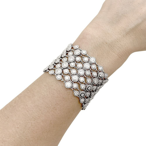 Bracelet Bracelet souple, or blanc et diamants. 58 Facettes 35199