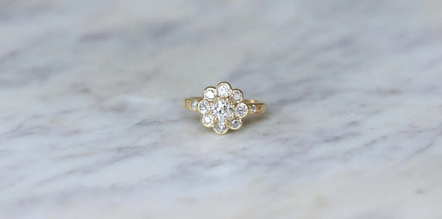 Bague 53 Bague Marguerite diamants 1.80 Cts or jaune 58 Facettes